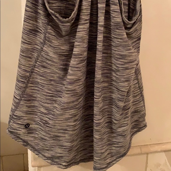 Lululemon Tank, sz 8 - Picture 6 of 8